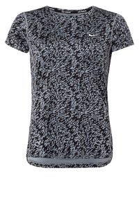 T-shirt de sport à manches courtes noir et gris avec un motif abstrait texturé, col arrondi et petit logo Nike sur la poitrine.
