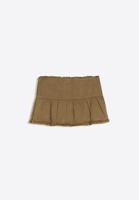 Jupe courte marron avec une large ceinture et un détail de tissu froncé en bas de l'ourlet sur fond blanc.