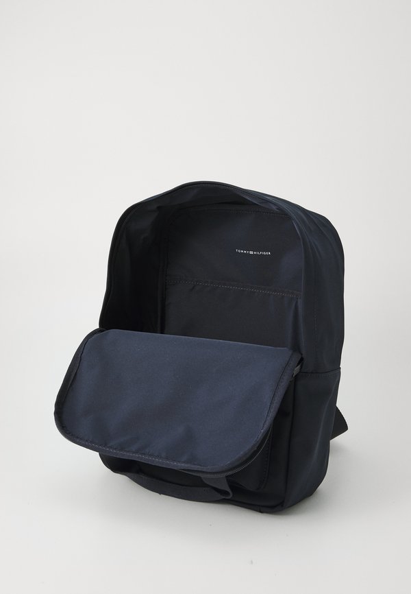 SCRIPT FLAG BACKPACK UNISEX – Schulranzen