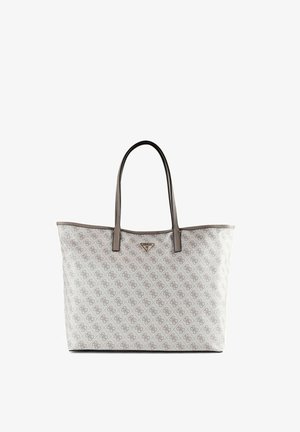 Witte draagtas met bruine handvatten en een herhalend diamanten patroonlogo, met een klein driehoekig metalen merkembleem aan de voorkant.