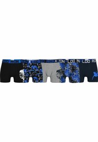 Fünf Paar Boxershorts in Schwarz, Grau und Blau. Verschiedene Designs umfassen abstrakte Muster und einen grafischen Druck. Der elastische Bund zeigt das Logo.
