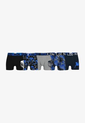 Fünf Paar Boxershorts in Schwarz, Grau und Blau. Verschiedene Designs umfassen abstrakte Muster und einen grafischen Druck. Der elastische Bund zeigt das Logo.