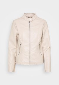 Beżowa skórzana kurtka z wysokim kołnierzem, zamkiem błyskawicznym z przodu i dwoma bocznymi kieszeniami. Gładka faktura i dopasowany krój z pionowymi przeszyciami jako akcenty.