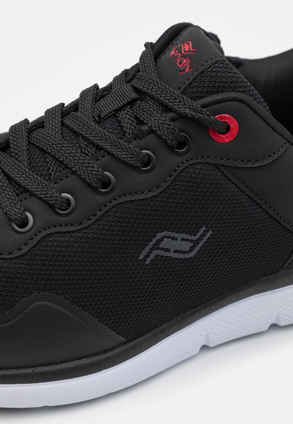 VOYAGE  - Trainers - tornado4