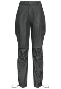 Ciemnoszare spodnie cargo z fakturowanym wykończeniem, z dużymi kieszeniami bocznymi i sznurkami przy kostkach do regulacji dopasowania.