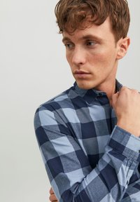 Jack & Jones JJEGINGHAM SHIRT - Camisa - flint stone