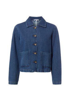 Blaue Jeansjacke mit langen Ärmeln, fünf braunen Knöpfen auf der Vorderseite, zwei großen Fronttaschen und spitzem Kragen.