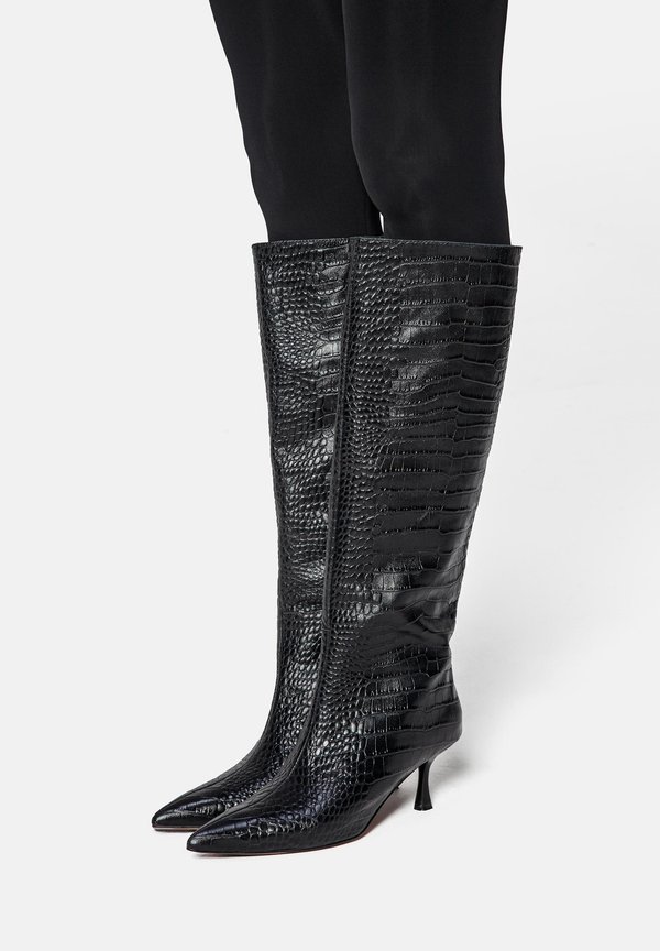 SOMEBODY TOLD ME - Overknees