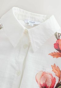 Unselected, white/green