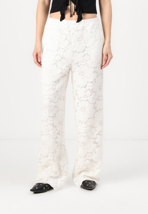 VICEREN PANTS - Stoffhose - cloud dancer