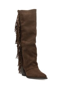 Bota alta hasta la rodilla de ante marrón con detalles de flecos en el lateral, punta puntiaguda y tacón ancho para mayor estabilidad.