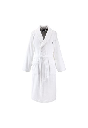Accappatoio bianco in cotone con maniche lunghe, colletto a scialle, vita con cintura e due tasche frontali. Tessuto morbido e testurizzato senza motivi.