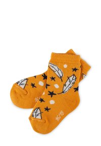 Gelbe Socken mit weißen Federn und dunkelblauen Sternen, ausgestattet mit einem strukturierten Strickdesign und Punkten, geeignet für Kinder.