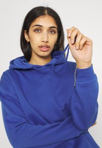 Pieces CHILLI HOODIE - Sweatshirt com capuz - deep ultramarine