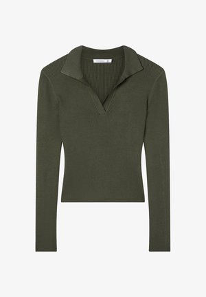 Top a maniche lunghe a coste in verde scuro con design a V con colletto. Presenta una vestibilità slim e una texture morbida, ideale per essere indossato a strati.