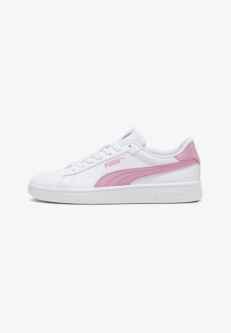 White sneakers made of synthetic material with pink accents, featuring a classic design, lace closure, and textured sole.