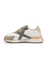 MUNICH SOKU - Trainers - sand