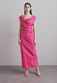 STAUD ANDREA DRESS - Maksi suknelė - punch