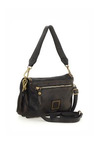 Borsa a tracolla nera in pelle con hardware dorato, tasche con zip, borchie sul davanti, tracolla regolabile e finitura texturizzata.