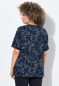 Ulla Popken SHORT SLEEVE TEE - Triko s potiskem - marine