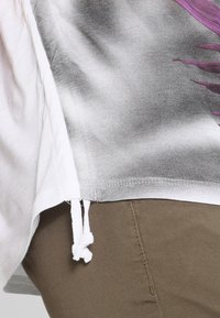 Sisley Triko s potiskem - grey