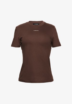 Tricou scurt cu mânecă, de culoare maronie, fabricat din bumbac texturat. Dispune de un guler rotund și un logo subtil alb "LAMANIA" pe piept.