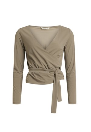 Top lung cu mâneci lungi, stil wrap, de culoare bej, realizat dintr-un material neted. Are un decolteu adânc în V și un cordon la talie pentru un ajustaj personalizat.