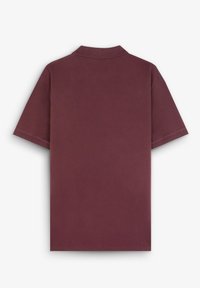 Mauve korte mouwen polo met een klassieke kraag. Gladde, ademende stof; minimalistisch ontwerp; geen zichtbare logo's of afbeeldingen.