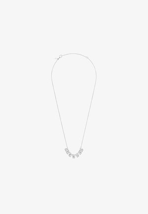 Collana d'argento con una delicata catena e un design floreale di piccole gemme trasparenti disposte in un motivo curvo.