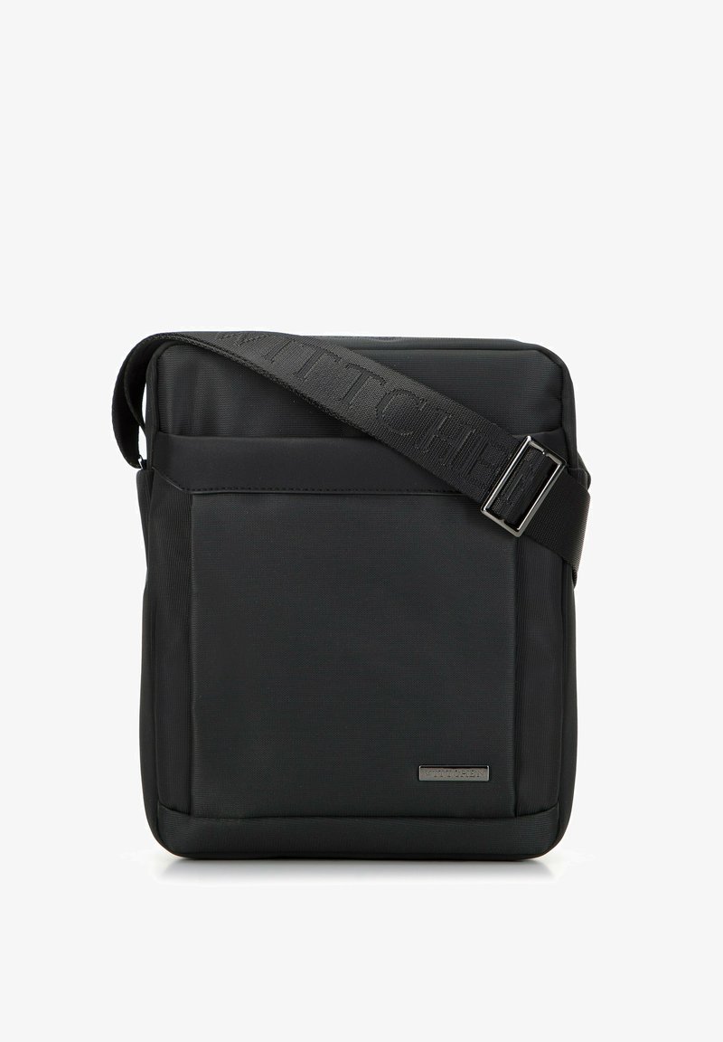 Schwarze Umhängetasche mit glattem Nylon-Außenmaterial, verstellbarem Gurt und einem Metallverschluss. Verfügt über ein dezentes Logo-Tag auf der Vorderseite.