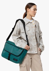 Eastpak DELEGATE + - Umhängetasche - tarp petrol