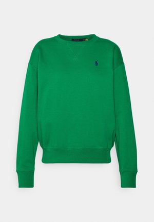 Zielona bluza z długim rękawem i dekoltem typu crewneck, z prążkowanymi mankietami i dołem, z małym, ciemnoniebieskim, haftowanym logo Polo Ralph Lauren na piersi.
