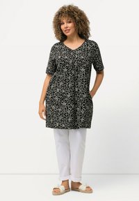 Ulla Popken SHORT SLEEVE V-NECK  - Triko s potiskem - black