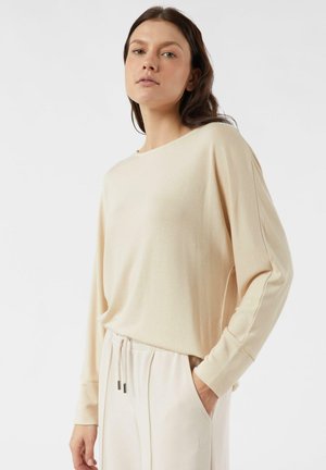 - Bluzka z długim rękawem