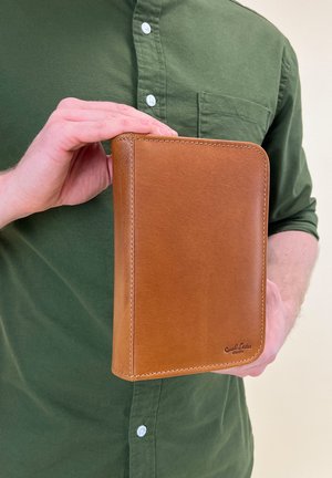YANNICK - Pencil case - haselnuss