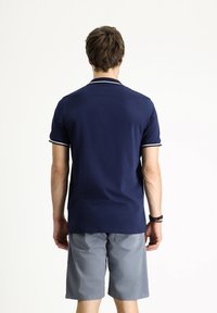 Kigili KONTRAST KRAGEN - Polo - medium navy blue