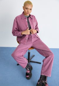 Carhartt WIP BRANDON PANT - Jeans relaxed fit - dusty fuchsia