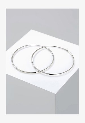 Sølvmetal ringeøreringe, cirkulær form, glat overflade, som viser en poleret finish med et tyndt og elegant design.