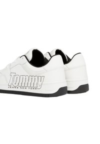 Tommy Jeans BASKET LOGO - Trainers - ecru