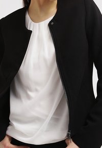 More & More Blusa - off-white