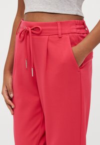 ONLY Petite ONLPOPTRASH LIFE EASY - Broek - viva magenta