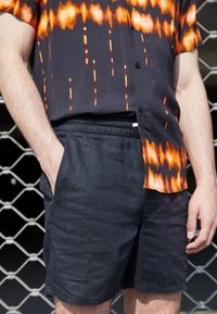 Weekday OLSEN REGULAR - Shorts - black