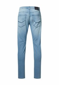 Lichtblauwe denim jeans met een slim fit, vijf zakken en een subtiele vervaging. Kenmerken zijn contrasterende stiksels en een merklabel aan de achterkant van de tailleband.