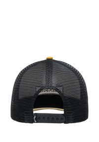 Zwarte mesh trucker pet met een solide achterkant, verstelbare plastic strap en een gele knopdetail bovenop.