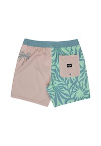 Μαγιό σορτς δίχρωμο με ροζ αριστερή πλευρά που έχει ένα φοίνικα και πράσινη δεξιά πλευρά με μπλε αφηρημένο σχέδιο και ροζ τσέπη.