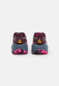 New Balance FRESH FOAM X MORE V3 - Sapatilhas de trail running - garnet