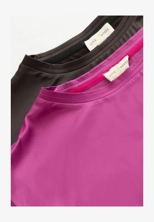 Love & Roses, REGULAR FIT - SATIN FRONT MULTIPACK T-SHIRT . 2 PACK - Lihtne T-särk - x black and purple