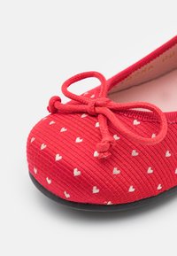Pretty Ballerinas KYLIE - Sabrinas com tira no tornozelo - rouge