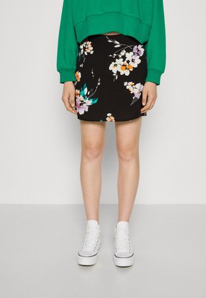 Vero Moda VMSHILAH NAJA SHORT SKIRT - sukňa v tvare A - black/penny