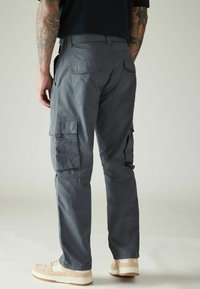 Next RELAXED FIT niebieskoszary